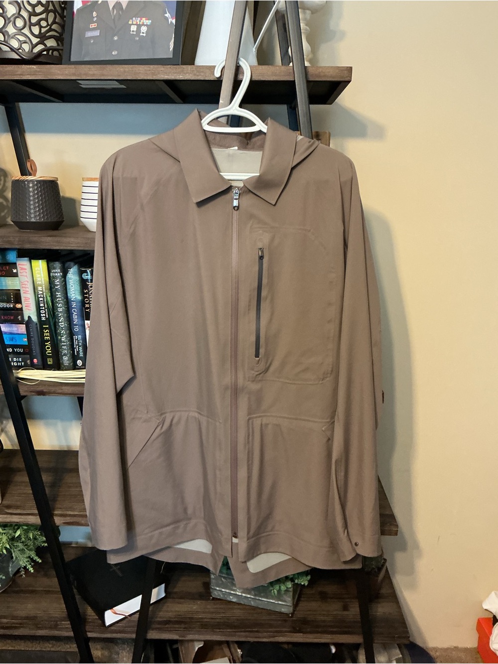Lululemon Return Of The Mac Jacket
Cool Cocoa Size L